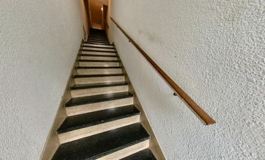 OPORTUNIDAD!!! Semipiso en PH 1º PISO sin expensas en Temperley Este