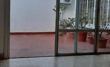 OPORTUNIDAD!!! Semipiso en PH 1º PISO sin expensas en Temperley Este