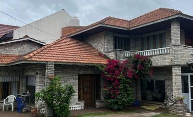 Venta Casa 6 Ambientes Jardin Parrilla Garage Barrio Constitucion