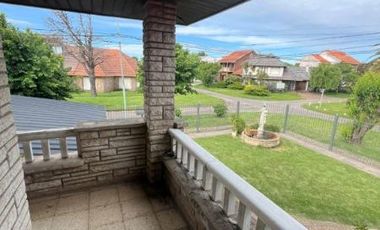 Venta Casa 6 Ambientes Jardin Parrilla Garage Barrio Constitucion