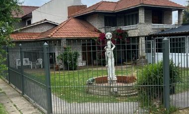 Venta Casa 6 Ambientes Jardin Parrilla Garage Barrio Constitucion