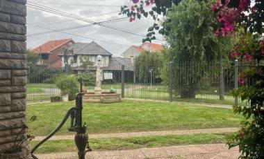 Venta Casa 6 Ambientes Jardin Parrilla Garage Barrio Constitucion