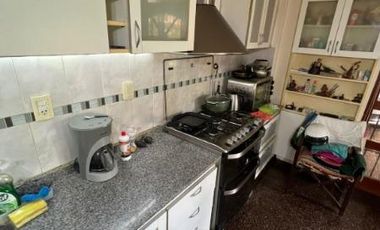 Venta Casa 6 Ambientes Jardin Parrilla Garage Barrio Constitucion