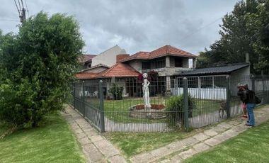 Venta Casa 6 Ambientes Jardin Parrilla Garage Barrio Constitucion