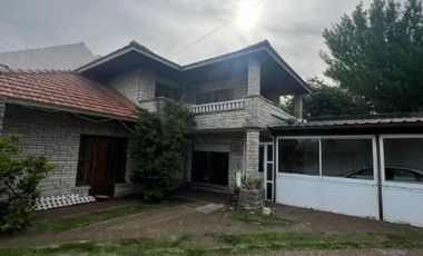 Venta Casa 6 Ambientes Jardin Parrilla Garage Barrio Constitucion