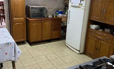 Venta Casa 6 Ambientes Jardin Parrilla Garage Barrio Constitucion