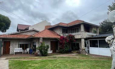 Venta Casa 6 Ambientes Jardin Parrilla Garage Barrio Constitucion