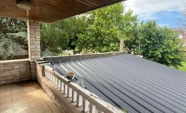 Venta Casa 6 Ambientes Jardin Parrilla Garage Barrio Constitucion