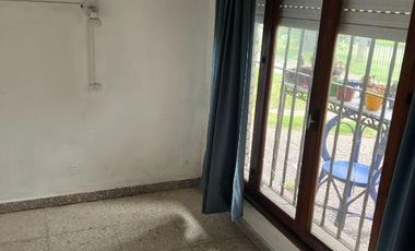 Venta Casa 6 Ambientes Jardin Parrilla Garage Barrio Constitucion