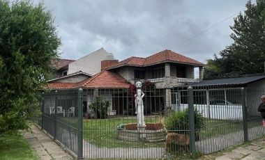 Venta Casa 6 Ambientes Jardin Parrilla Garage Barrio Constitucion