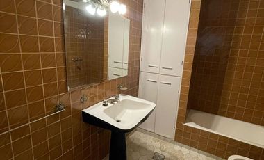 Casa en  venta con dos viviendas, jardín, cochera, pileta y parrilla - Sarandí