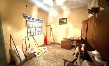 Casa para reciclar o refaccionar en Amplio Terreno