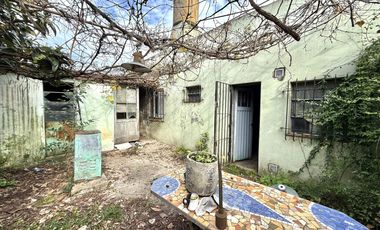 Casa para reciclar o refaccionar en Amplio Terreno