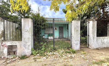 Casa para reciclar o refaccionar en Amplio Terreno
