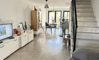 Venta duplex con 2 habitaciones y jardín en Roque Pérez