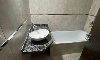 Departamento en  venta de 4 ambientes con dos baños y balcon al frente - Wilde