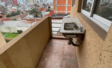 Departamento en  venta de 4 ambientes con dos baños y balcon al frente - Wilde