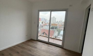 Departamento en  venta de 4 ambientes con dos baños y balcon al frente - Wilde