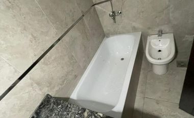 Departamento en  venta de 4 ambientes con dos baños y balcon al frente - Wilde
