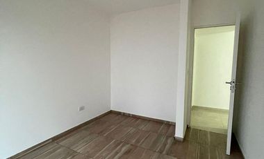 Departamento en  venta de 4 ambientes con dos baños y balcon al frente - Wilde