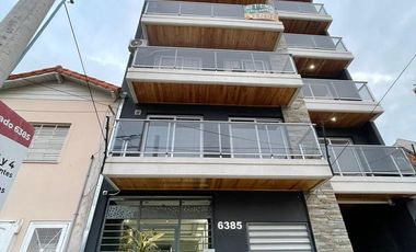 Departamento en  venta de 4 ambientes con dos baños y balcon al frente - Wilde