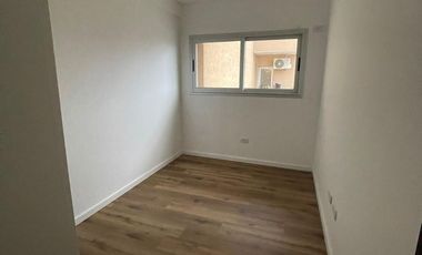 Departamento en  venta de 4 ambientes con dos baños y balcon al frente - Wilde