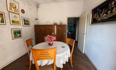 CASA CON  AMPLIO TERRENO ESCHUCHO OFERTAS