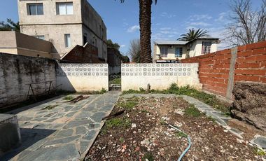 CASA CON  AMPLIO TERRENO ESCHUCHO OFERTAS