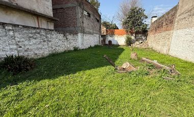 CASA CON  AMPLIO TERRENO ESCHUCHO OFERTAS