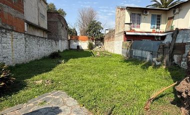 CASA CON  AMPLIO TERRENO ESCHUCHO OFERTAS