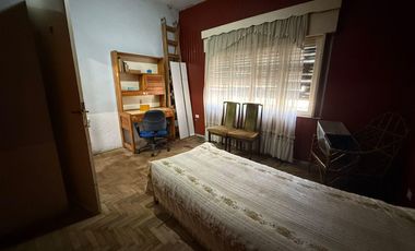 CASA CON  AMPLIO TERRENO ESCHUCHO OFERTAS