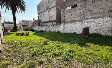 CASA CON  AMPLIO TERRENO ESCHUCHO OFERTAS