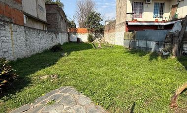 CASA CON  AMPLIO TERRENO ESCHUCHO OFERTAS
