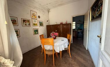 CASA CON  AMPLIO TERRENO ESCHUCHO OFERTAS