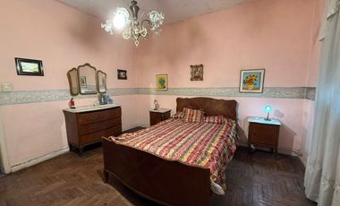 CASA CON  AMPLIO TERRENO ESCHUCHO OFERTAS