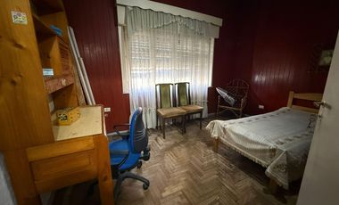 CASA CON  AMPLIO TERRENO ESCHUCHO OFERTAS