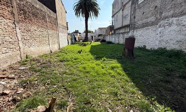 CASA CON  AMPLIO TERRENO ESCHUCHO OFERTAS