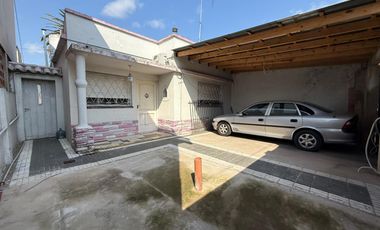 CASA CON  AMPLIO TERRENO ESCHUCHO OFERTAS