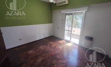 Departamento en venta de 2 ambientes amplios con balcón, por escalera ¡súper luminoso!