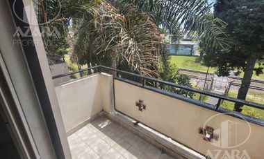 Departamento en venta de 2 ambientes amplios con balcón, por escalera ¡súper luminoso!