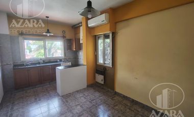 Departamento en venta de 2 ambientes amplios con balcón, por escalera ¡súper luminoso!