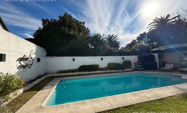 Casa en  Olivos en venta - reciclada 4 ambientes lote de 17.32 x 33.93