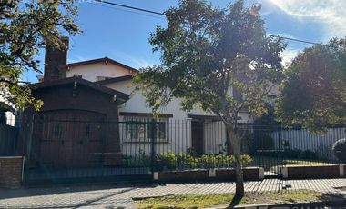 Casa en  Olivos en venta - reciclada 4 ambientes lote de 17.32 x 33.93