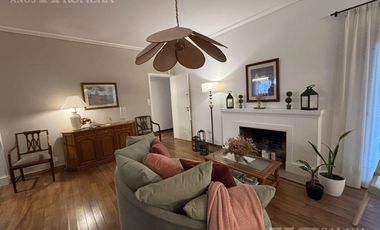 Casa en  Olivos en venta - reciclada 4 ambientes lote de 17.32 x 33.93