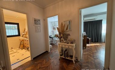 Casa en  Olivos en venta - reciclada 4 ambientes lote de 17.32 x 33.93