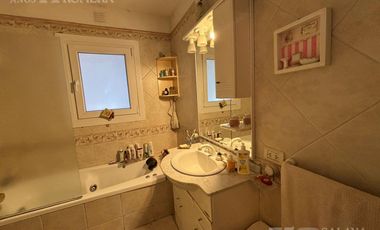 Casa en  Olivos en venta - reciclada 4 ambientes lote de 17.32 x 33.93