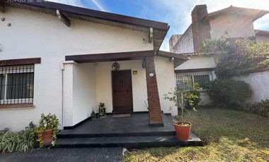 Casa en  Olivos en venta - reciclada 4 ambientes lote de 17.32 x 33.93
