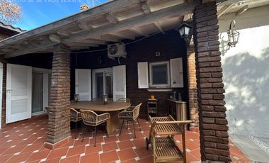 Casa en  Olivos en venta - reciclada 4 ambientes lote de 17.32 x 33.93