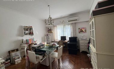 Casa en  Olivos en venta - reciclada 4 ambientes lote de 17.32 x 33.93