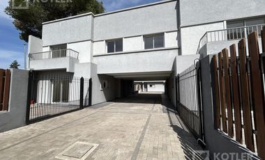 PH impecable, 3 ambientes, con cochera y patio